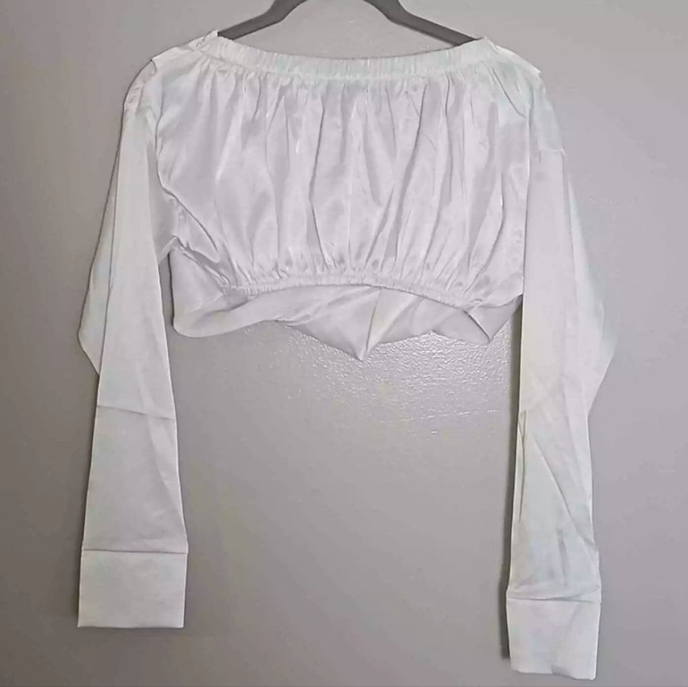 MICAS BRAND TWIST FRONT SATINY CROPPED BLOUSE WITH A SEXY v-neck size medium - Picture 5 of 10